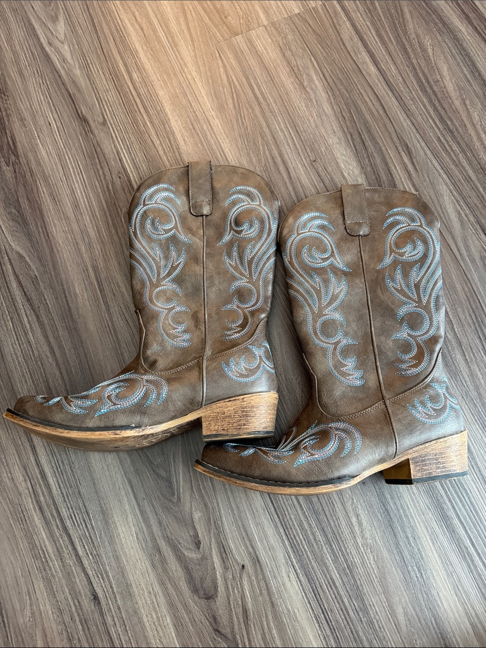 Roper Brown Leather Cowboy Boots with Light Blue Embroidery Women’s Size 8.5